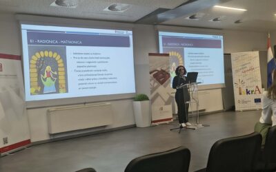 Izlaganje knjižničarke Marijane Kune na stručnom skupu u Vodicama